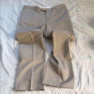 Roundtree & Yorke Classic Khaki Chinos